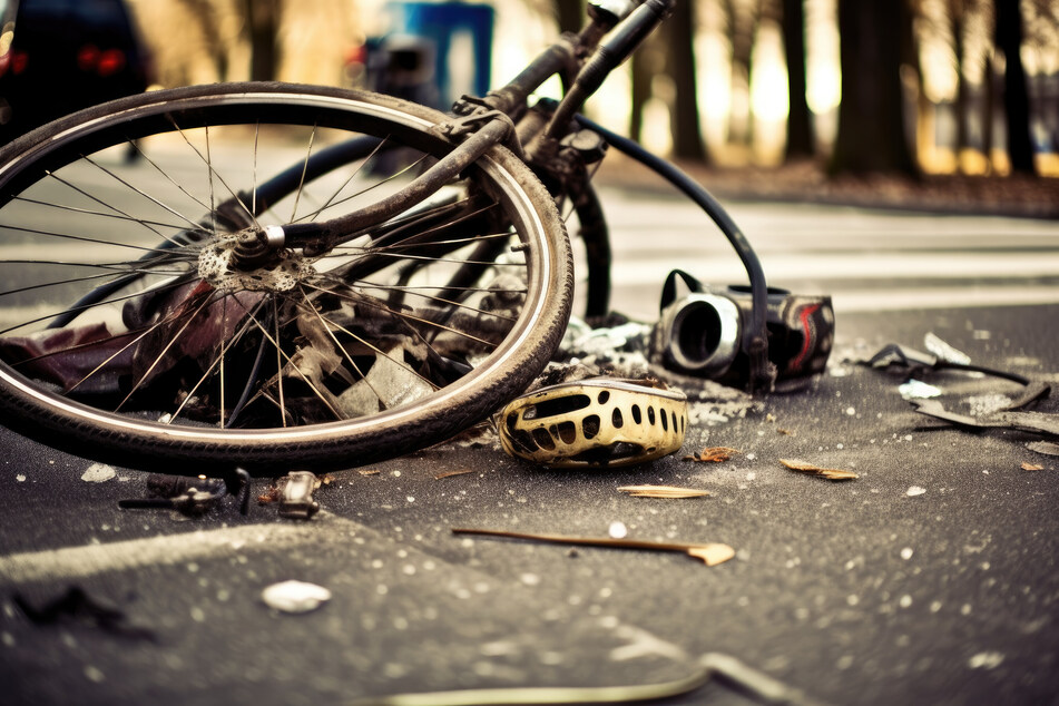 Das Fahrrad wurde so stark beschädigt, dass es nicht mehr fahrbereit war. (Symbolbild)