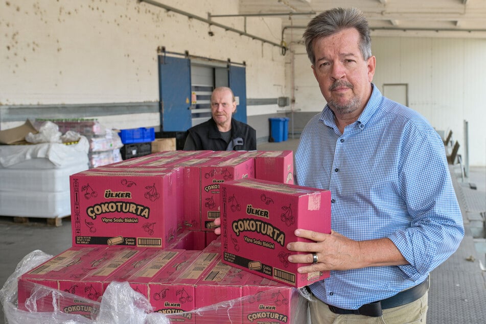 Tafel-Landeschef Stephan Trutschler (64) berichtet von immer mehr Rentnern an der Ausgabe.