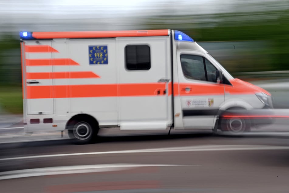 Die beiden Senioren wurden in ein Krankenhaus gebracht. (Symbolfoto)