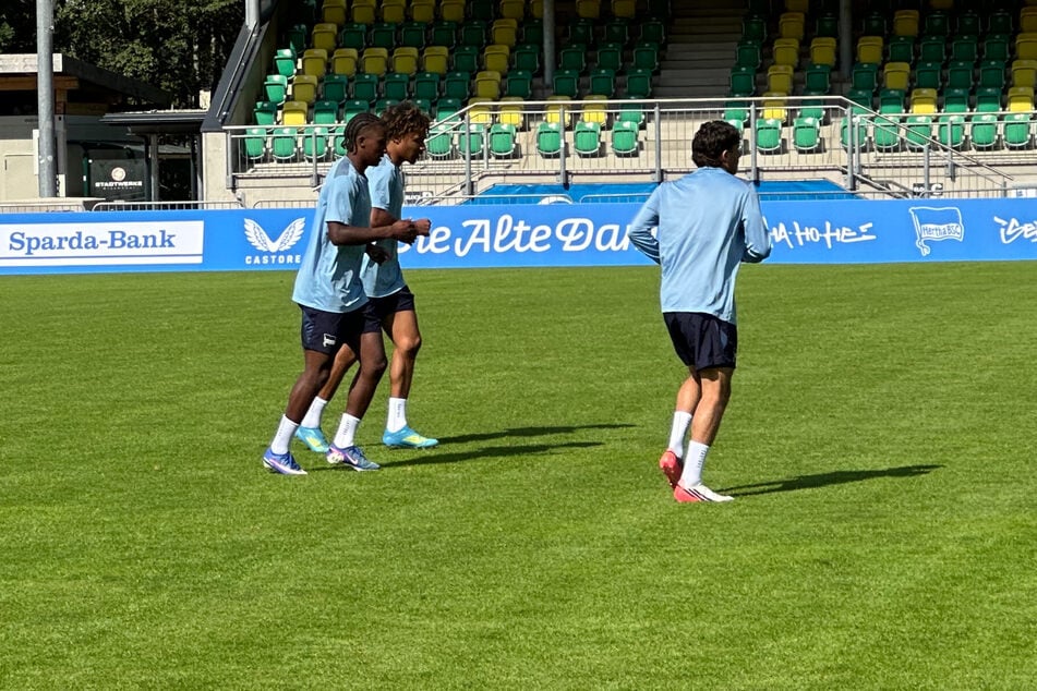 Oluwaseun Adewumi (21, 2.v.l.) wechselte erst am Freitag zu Hertha BSC.