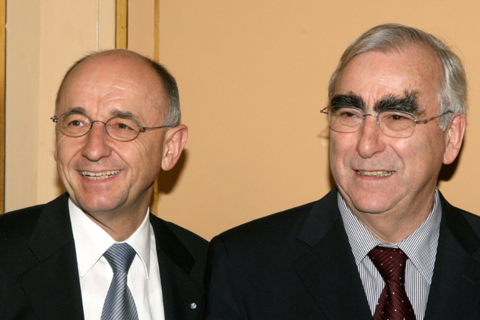 Alfred Sauter steht 2007 mit dem früheren Bundesfinanzminister Theo Waigel