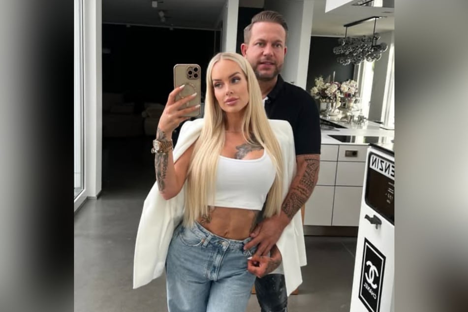 Der Unternehmer Dennis Kessmeyer (45) gab seine Beziehung zu Tattoo-Model Vanessa Louis (31) im Mai 2025 bekannt.
