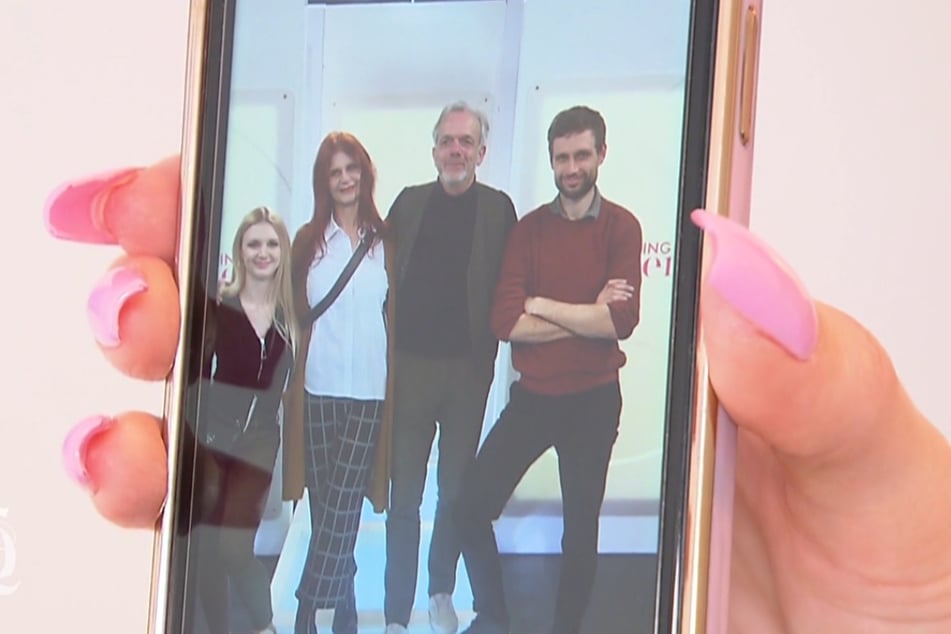 Von links: Nina zusammen mit ihrer Mama, ihrem Stiefpapa und ihrem Bruder. Bereits 2020 nahm sie an "Shopping Queen" teil, damals noch als Begleitung für ihre Mutter Greta.