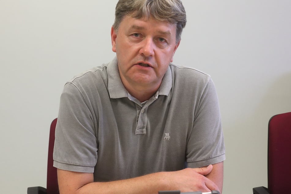 BSW-Fraktions-Chef Ralf Böhme (52) hakt beim Rathaus nach.