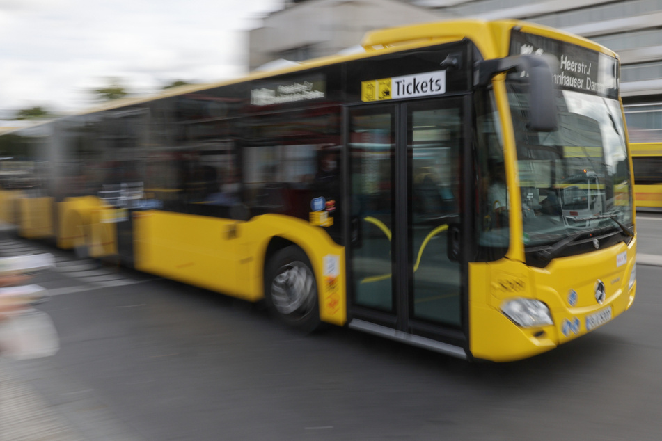Interessierte können am Samstag in den Genuss kommen mit einem BVG-Bus eine Runde zu drehen.