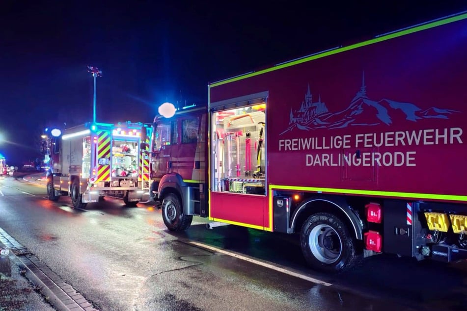 Bei Löscharbeiten: Feuerwehr und Rettungsdienst durch Mann behindert