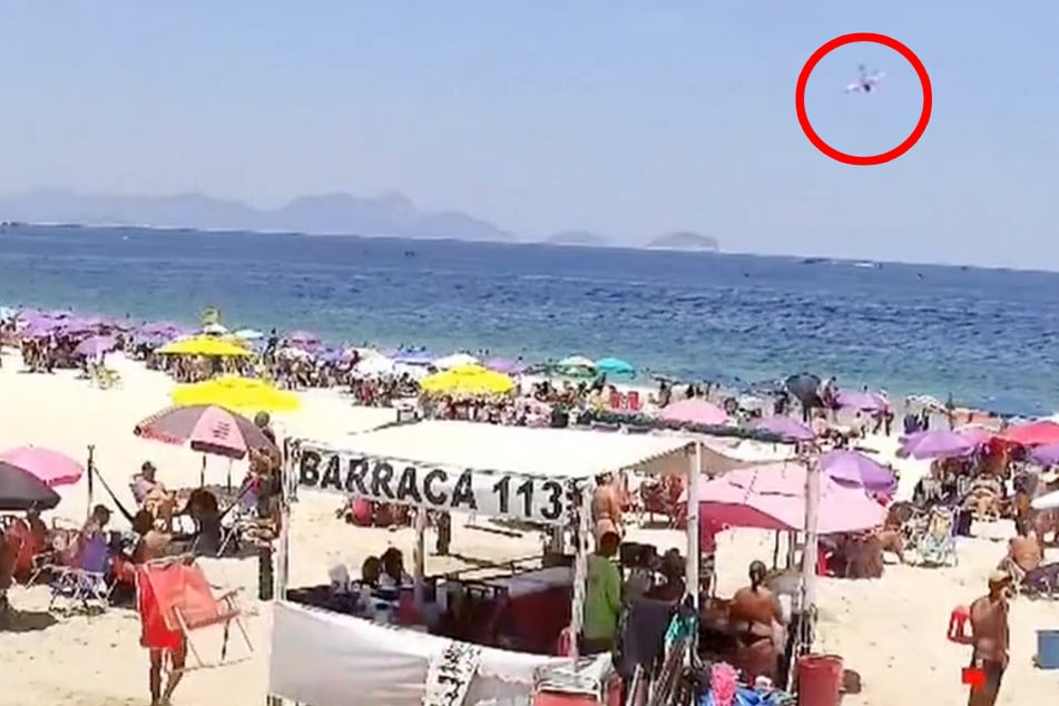 Dramatische Szenen am Traumstrand: Kleinflugzeug stürzt ins Meer - Pilot tot