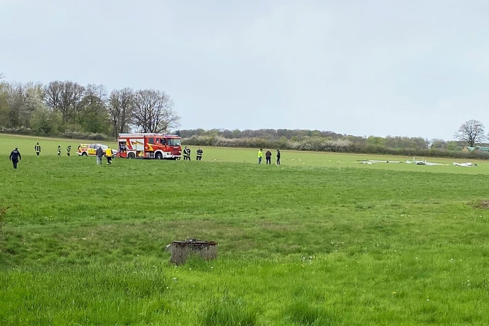 Das Segelflugzeug stürzte am Butterberg bei Bad Meinberg ab. Für den Piloten (74) kam jede Hilfe zu spät.