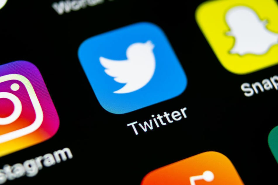 Twitter introduces disappearing tweets to tempt hesitant users
