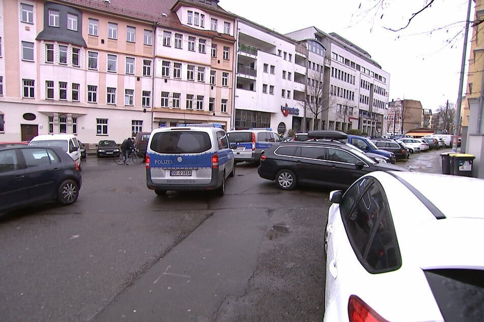 An zwei verschiedenen Stellen in Connewitz fanden am heutigen Mittwoch Hausdurchsuchungen gegen mutmaßliche Beteiligte an der G20-Randale 2017 in Hamburg statt.