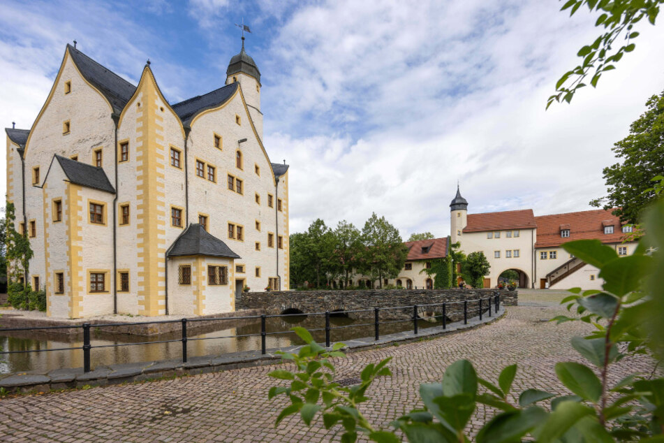 Im Wasserschloss Klaffenbach wird groß gefeiert.