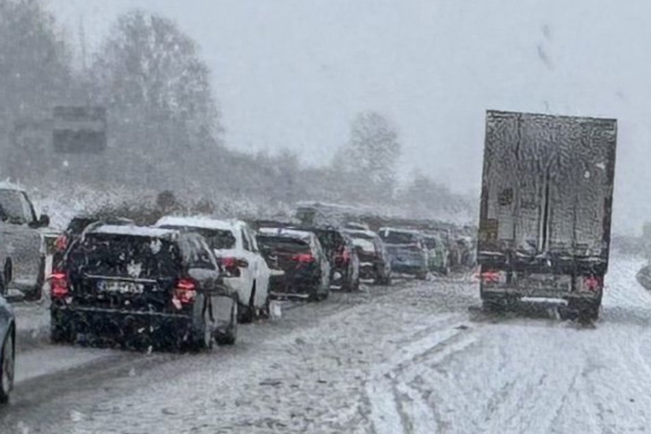 Unfall A9: Unfälle bei Winter-Wetter auf Autobahnen in Thüringen - mehrere Verletzte