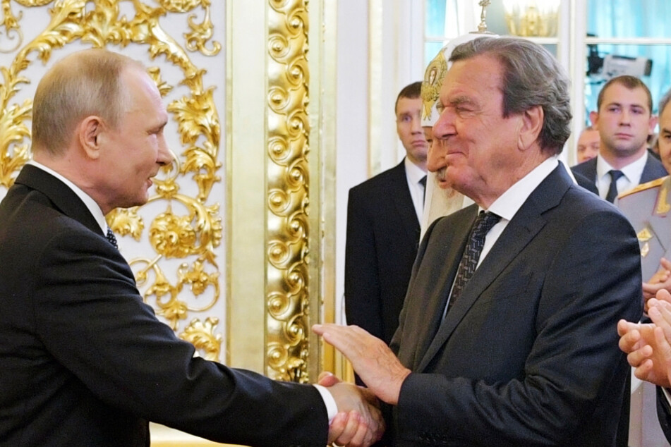Wegen Nähe zu Putin: Altkanzler Gerhard Schröder verliert Büromitarbeiter