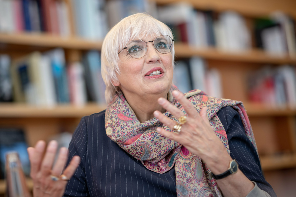 Kulturstaatsministerin Claudia Roth (66) lobt Gerd Nefzers (56) Gespür für überwältigende Spezialeffekte.