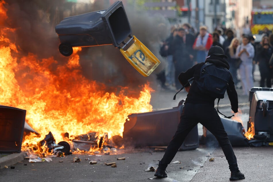Schüler-Protest wird zu Hetzjagd: Schulleiter mit Benzin übergossen