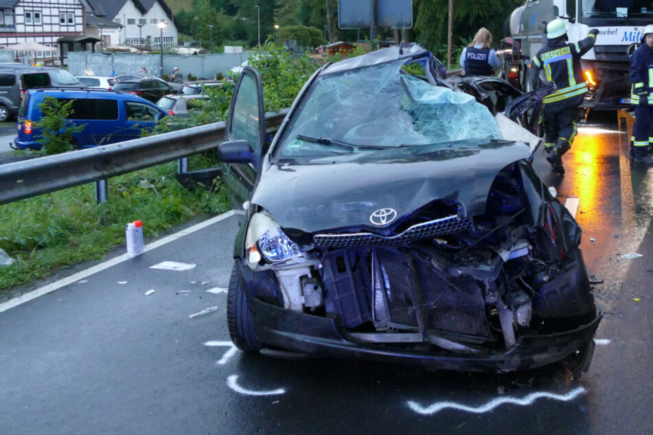 Der schwarze Toyota des 28-Jährigen aus Hennef erlitt bei dem Unfall einen Totalschaden.