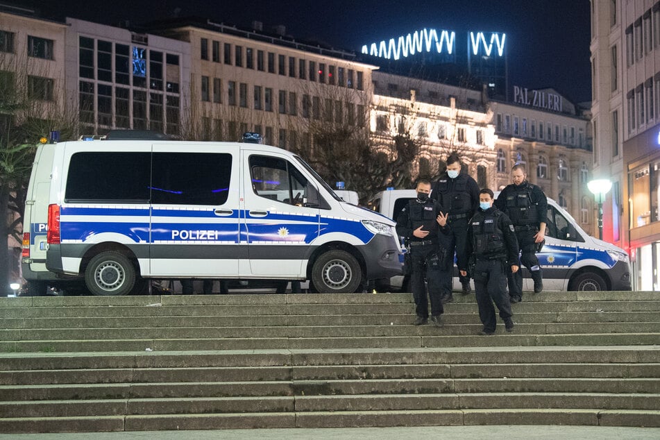 Auf Hessens Straßen soll es zur Silvesternacht noch verstärkter Polizeipräsenz geben.