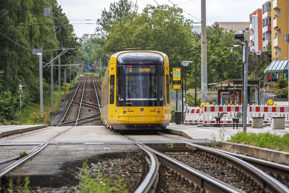 In zwei Bauabschnitten wird die Fahrsignalanlage an der Gleistrasse Gorbitz (rund 2,5 Kilometer) erneuert.
