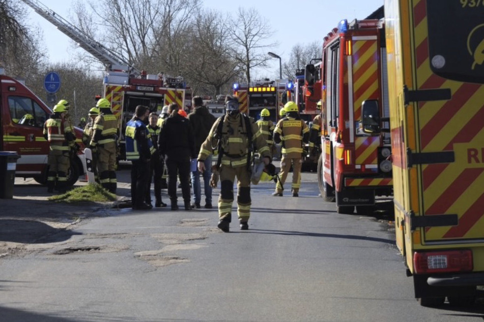 Großeinsatz der Feuerwehr: Einfamilienhaus brennt, sechs Bewohner gerettet