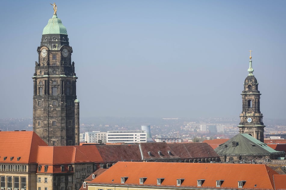 Dresden: OB-Wahl in Dresden: Die Wahllokale haben geöffnet! Wer ist künftig Chef im Rathaus?