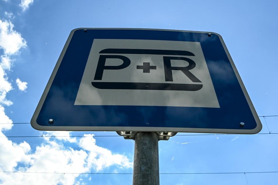 Bis Ende 2026 sollen alle 24 P&amp;R-Parkplätze in Köln mit der modernen Technik ausgestattet werden.