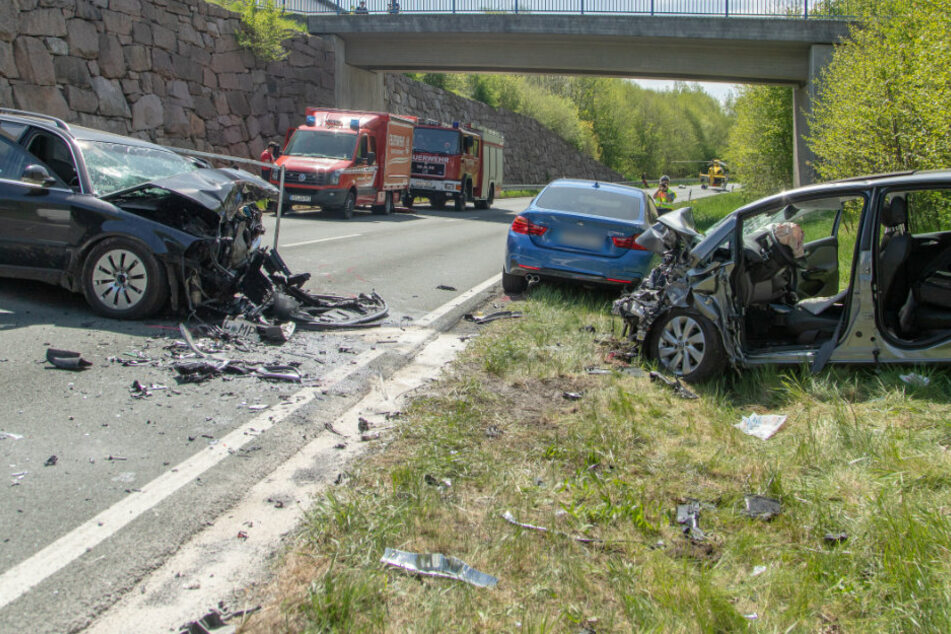 Heftiger Unfall im Erzgebirge: Rettungshubschrauber im Einsatz