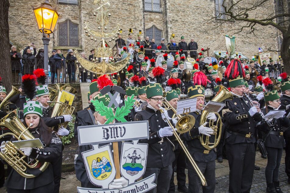 Für einzelne Paraden, wie auch für die in Annaberg-Buchholz am 19. Dezember, haben sogar Vereine aus anderen Bundesländern und Österreich ihr Kommen zugesagt. (Archivbild)