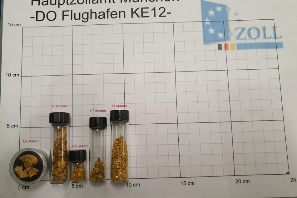 Geschürftes Gold im Wert von 2700 Euro wurde im Gepäck eines Reisenden am Münchner Flughafen gefunden.