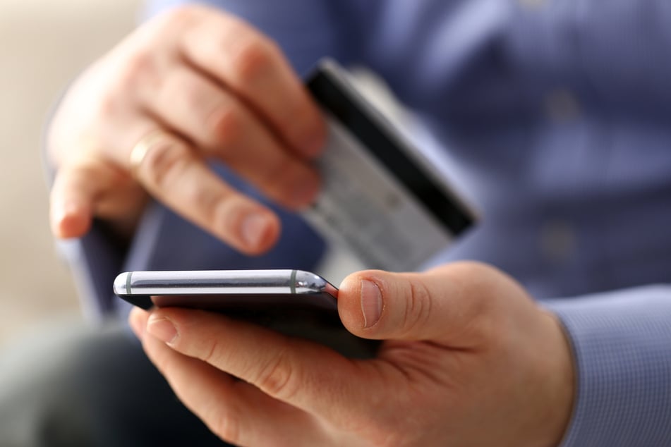 Die angeblichen Frauen gaben vor, aus unterschiedlichsten Gründen auf das Geld der Männer angewiesen zu sein. (Symbolbild)