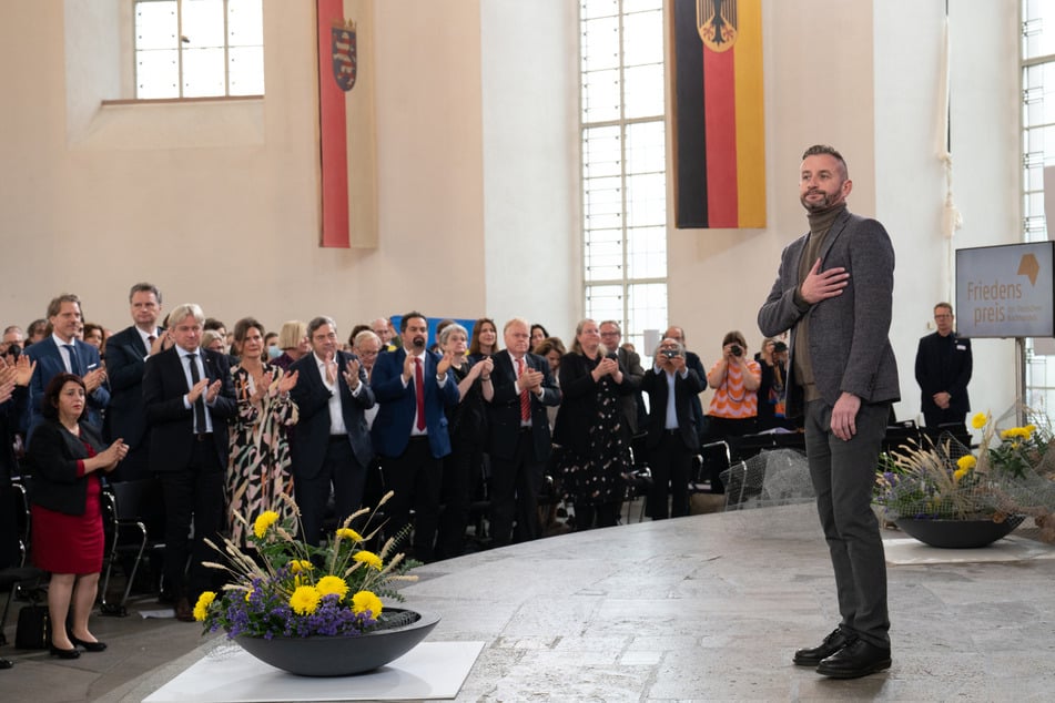 Serhij Zhadan, ukrainischer Schriftsteller und Musiker, wurde in der Frankfurter Paulskirche mit dem Friedenspreis des Deutschen Buchhandels 2022 ausgezeichnet.