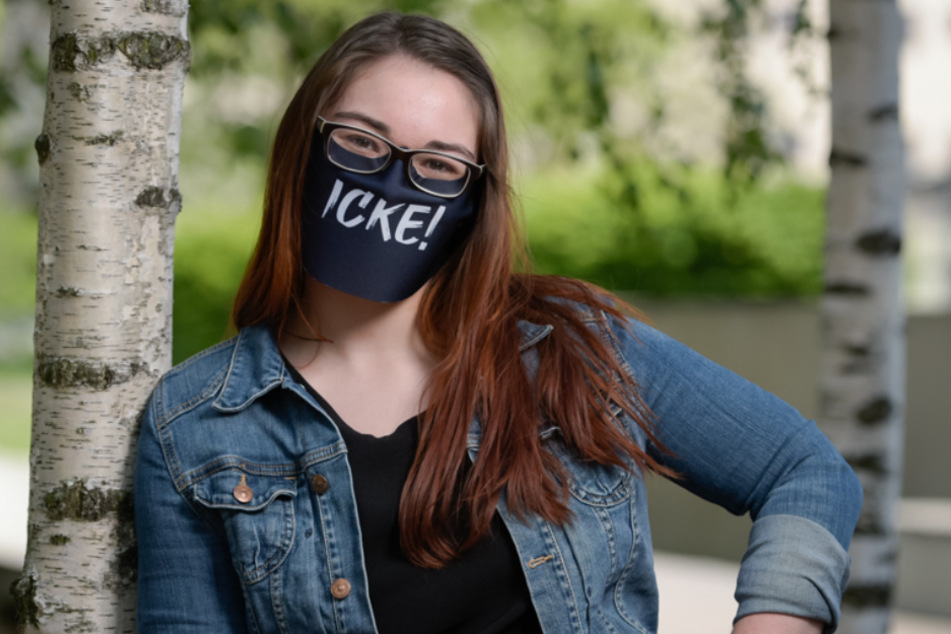 Ihr könnt die Masken auch mit eigenen Sprüchen bedrucken lassen.