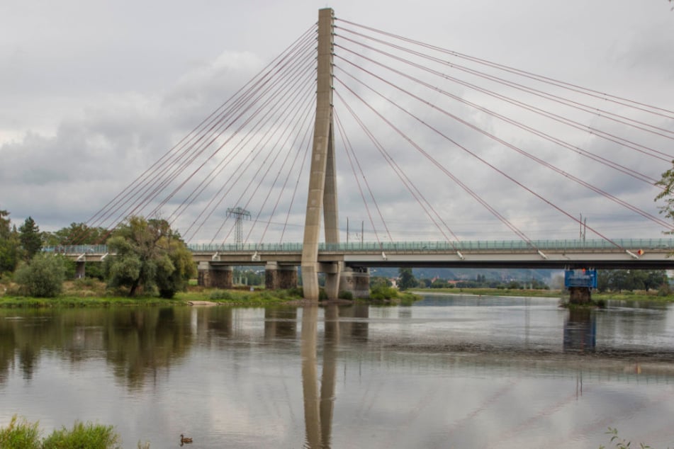 Die Niederwarthaer Brücke war wegen eines Unfalls zeitweise unbefahrbar. (Archivbild)