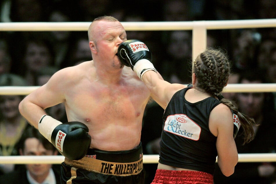 Bereits zweimal standen sich der Entertainer und Regina Halmich (47) im Boxring gegenüber. (Archivfoto)