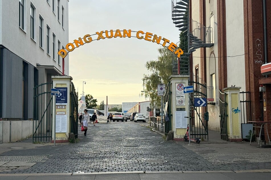 Bei einer Razzia im Dong Xuan Center wurden zahlreiche Mitarbeiter kontrolliert. (Archivfoto)