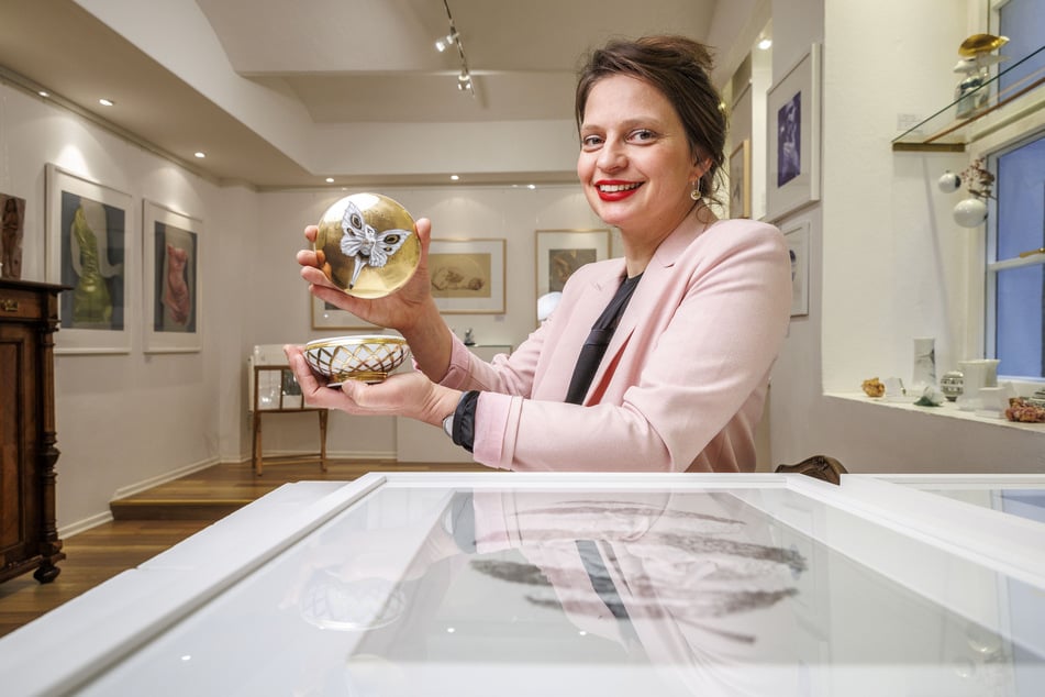 Galeristin und Künstlerin Janett Noack (40) mit einem ihrer "Lovelies Butterflies".