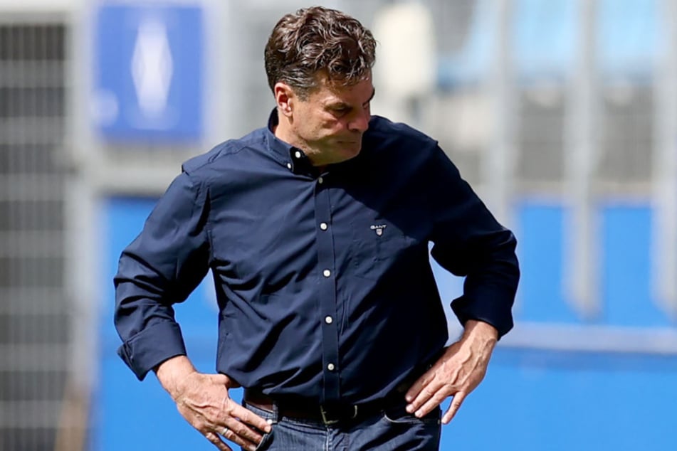 Trainer Dieter Hecking ist die Enttäuschung anzusehen.