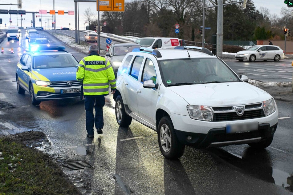 Auto erfasst Fußgänger: Unfall auf B2 in Leipzig sorgt für Stau
