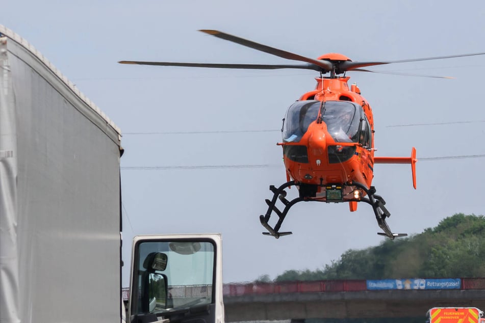 Unfall A: Heftiger Crash auf der A10: Fünf Verletzte - Rettungshubschrauber im Einsatz!