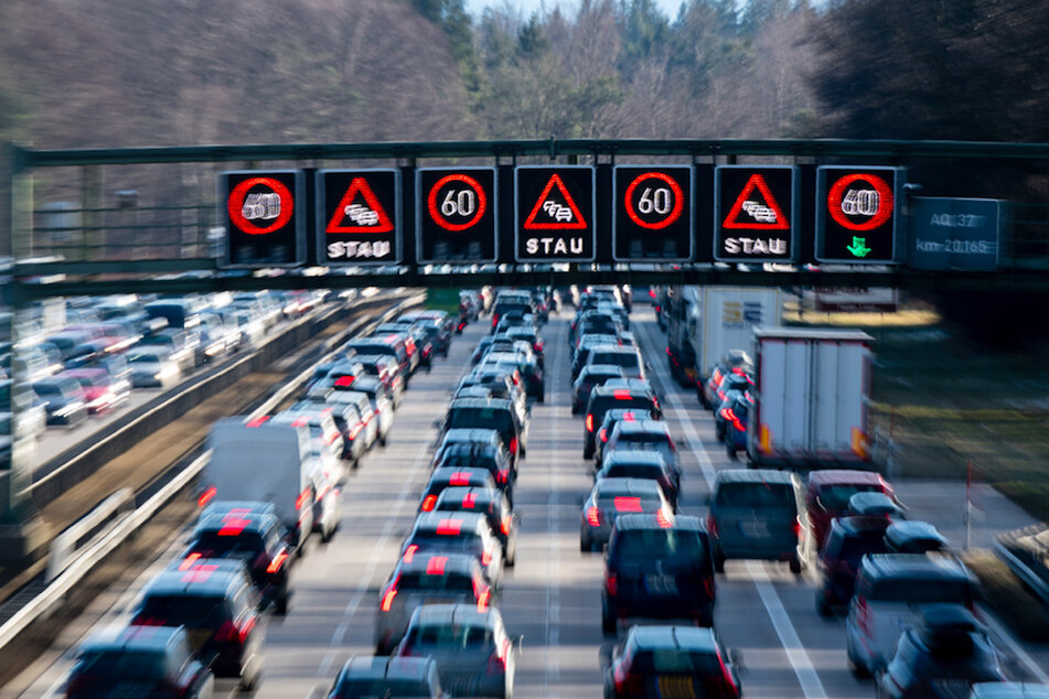 Rückreise-Verkehr: ADAC warnt vor Staus auf diesen Straßen
