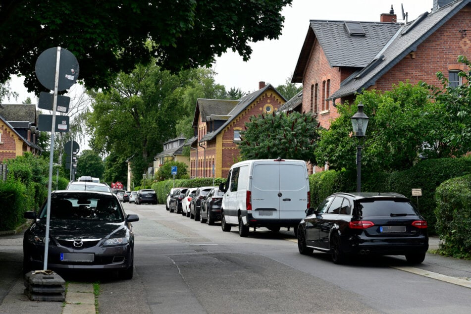 In der Gottfried-Keller-Straße sollen Autos künftig nur noch auf einer Straßenseite parken können.