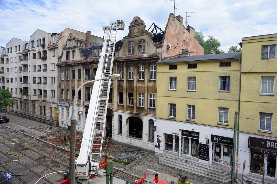 Im Zuge eines Feuers in einem Wohnhaus in der polnischen Stadt Posen kam es zu einer Explosion.