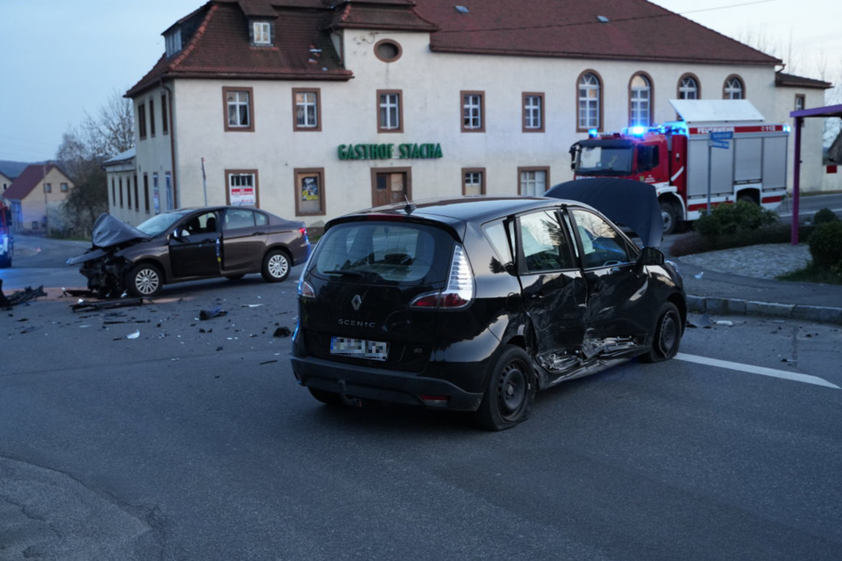 Der Fiat-Fahrer wollte am einstigen Gasthof Stacha geradeaus über die Kreuzung fahren und nahm einem Renault-Fahrer dabei die Vorfahrt.