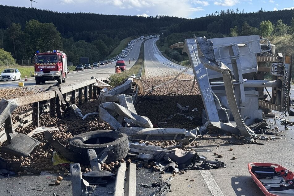 Die Autobahn war voller Kartoffeln.