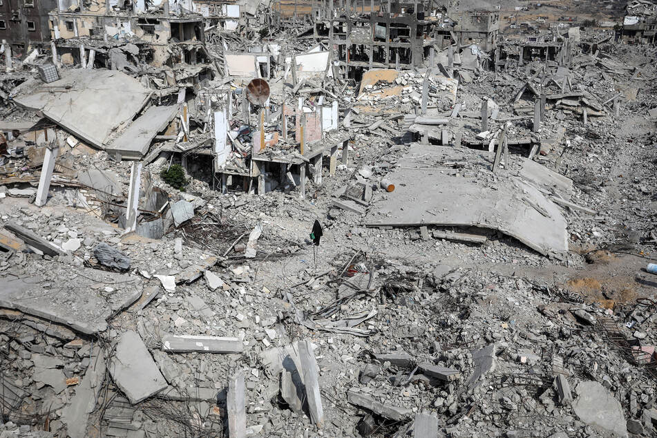 Mit Luftangriffen will das israelische Militär die unterirdische Infrastruktur der Terrororganisation Hamas zerstören - was bleibt, ist ein Bild der Verwüstung.