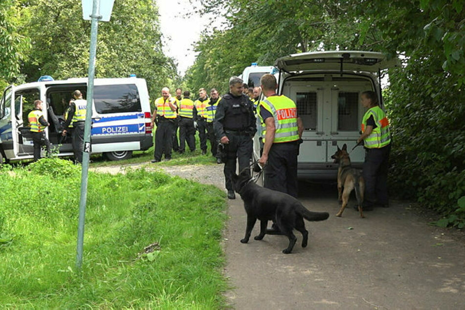 Nach der spektakulären Flucht am Knast-Tor suchten rund 100 Polizeibeamte mit Hunden nach Abdel-Malek B.