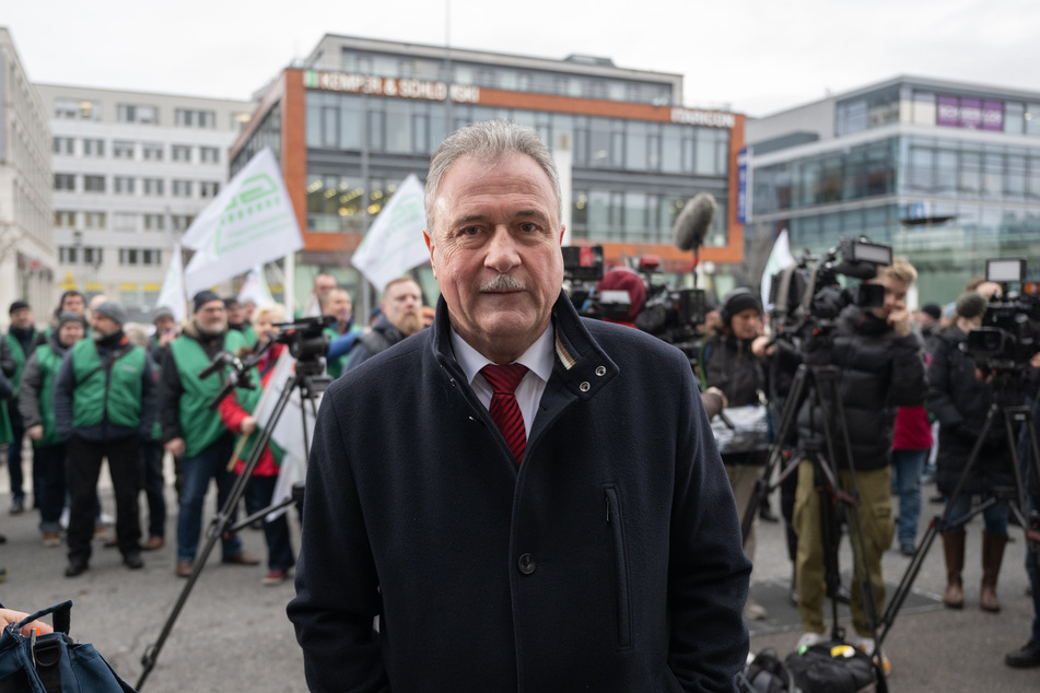 Claus Weselsky (64), Vorsitzender der Gewerkschaft Deutscher Lokomotivführer (GDL), will zurück an den Verhandlungstisch.