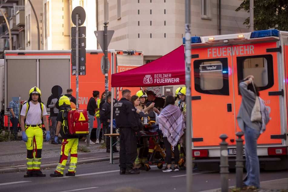 Laut Feuerwehr wurden fünf Verletzte in Krankenhäuser gebracht.