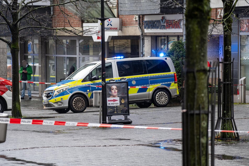 Zwei Männer im Alter von 30 und 43 Jahren wurden durch die Schüsse verletzt.