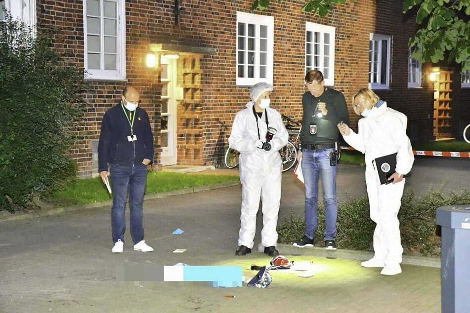 Die Polizei sicherte nach dem Messerangriff Spuren am Tatort. (Archivbild)