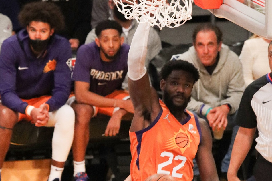 Suns center Deandre Ayton chipped in with 19 points against the Lakers.
